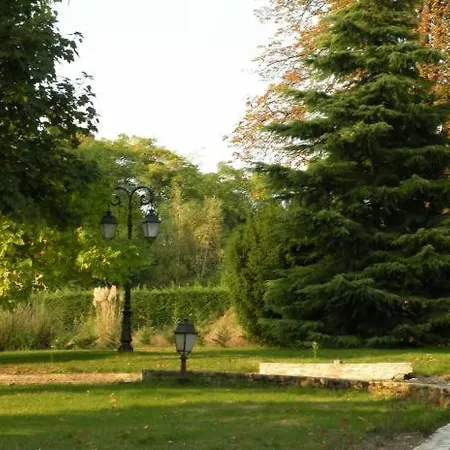 Chesterfield Spacieux Dans Chateau Calme Parking Prive