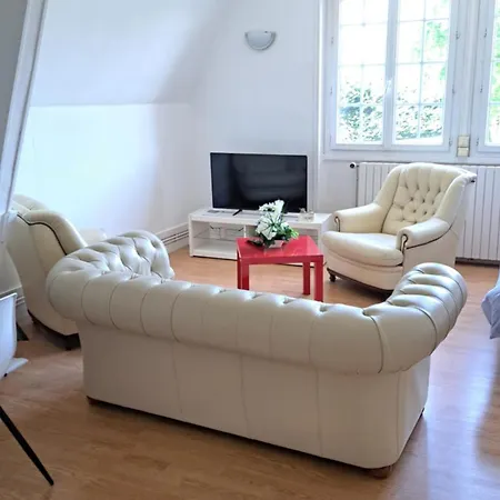 Apartment Chesterfield Spacieux Dans Chateau Calme Parking Prive