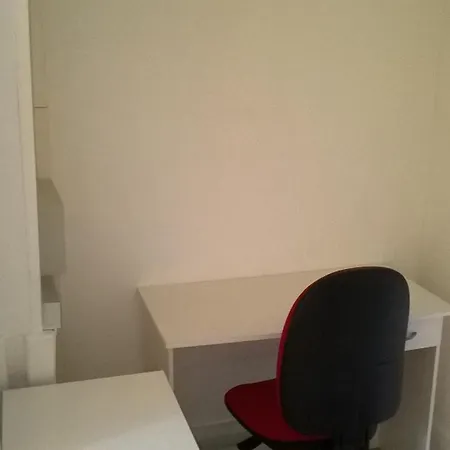 Chesterfield Spacieux Dans Chateau Calme Parking Prive Apartment