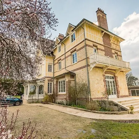 Chesterfield Spacieux Dans Chateau Calme Parking Prive Apartment *