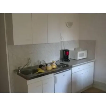 Chesterfield Spacieux Dans Chateau Calme Parking Prive Apartment *